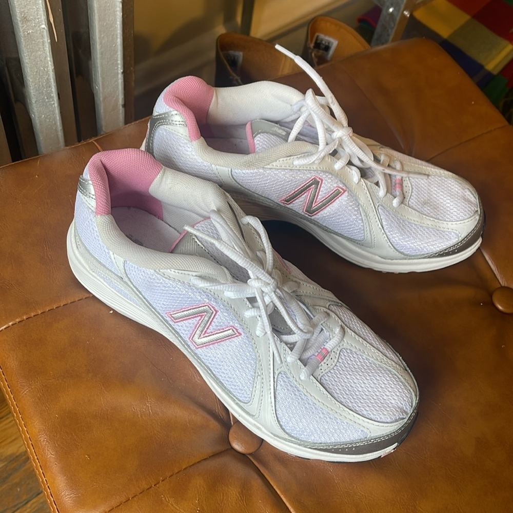 New Balance 496 Women’s Walking Shoe - Picture 2 of 7